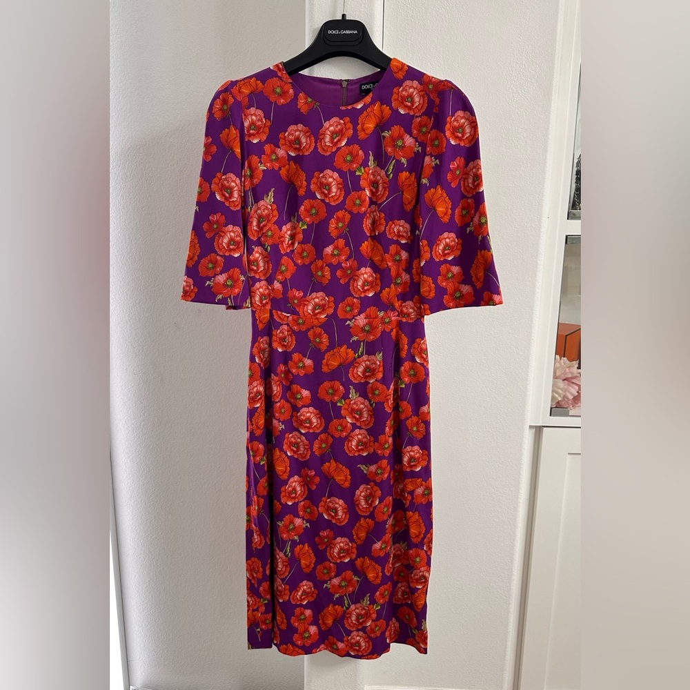 DOLCE & GABBANA NWT
Vibrant Floral Silk Charmeuse Women's Dress